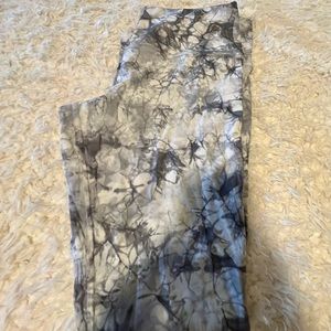 Lululemon Wunder UnderLeggings, worn once! 28 inseam